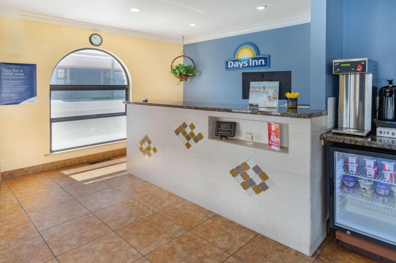 Days Inn By Wyndham Уинемюка Екстериор снимка